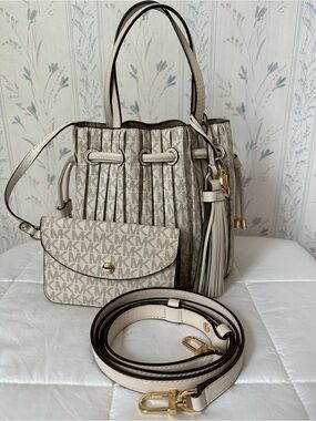 Michael Kors Cream Willa Tote with Matching Pouch